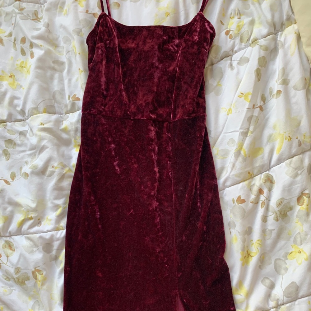 Lulu’s red velvet dress